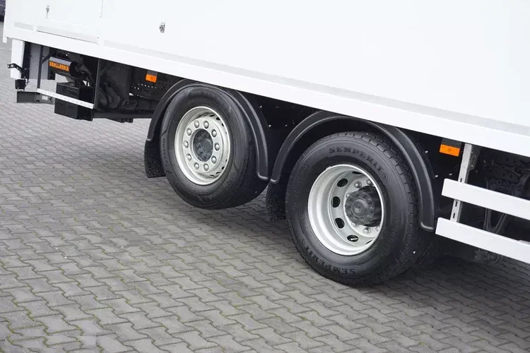 Mercedes ACTROS / 2645 / E 6 / KONTENER + WINDA / 22 PALETY / ŁAD. 13 467 KG / OŚ SKRĘTNA zdjęcie 35