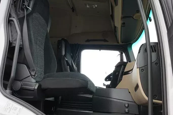 Mercedes ACTROS / 2645 / E 6 / KONTENER + WINDA / 22 PALETY / ŁAD. 13 467 KG / OŚ SKRĘTNA zdjęcie 8