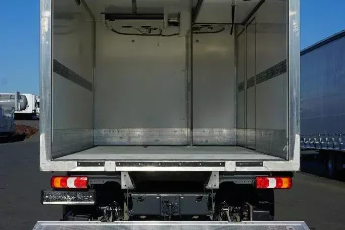 Mercedes ATEGO / 1223 / ACC / EURO 6 / CHŁODNIA + WINDA / MULTITEMPERATURA zdjęcie 10