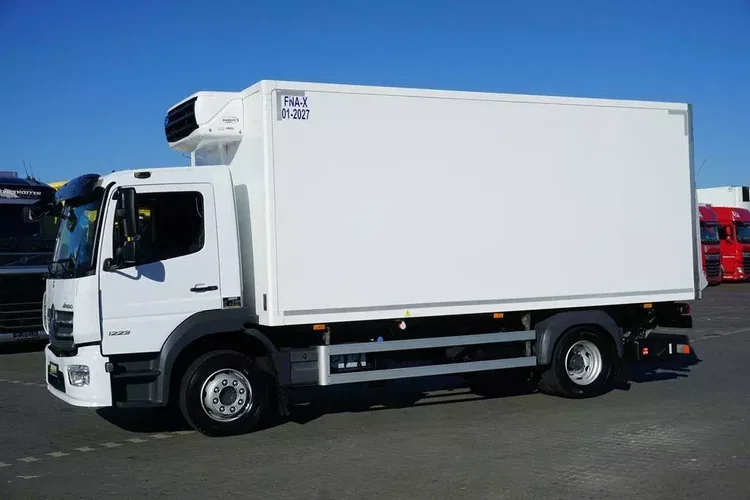 Mercedes ATEGO / 1223 / ACC / EURO 6 / CHŁODNIA + WINDA / MULTITEMPERATURA zdjęcie 3