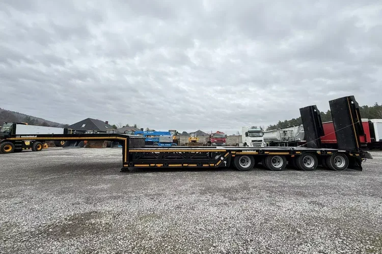 BODEX 4 osiowa NN4J Niskopodwoziówka Niskopodwozie zdjęcie 39