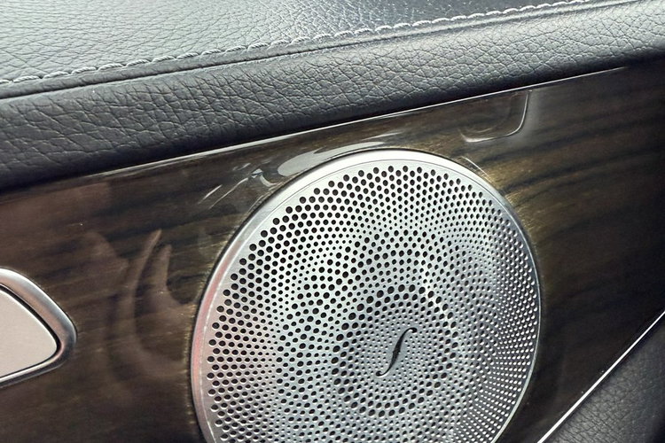 Mercedes C 300 C300 245 KM pakiet amg Panorama stan BDB Gwarancja zdjęcie 23