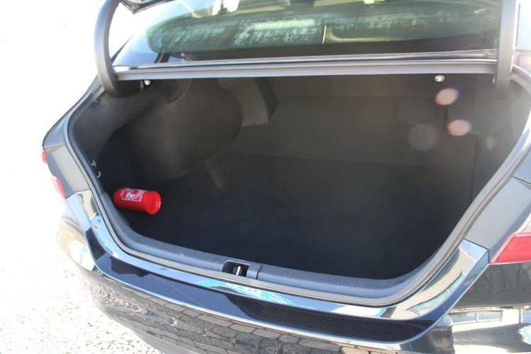 Toyota Camry 2.5 Hybrid e-CTV Comfort F-vat Kamera netto 73902 PLN Gwarancja zdjęcie 10