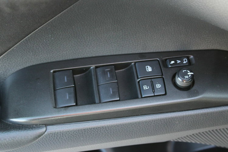 Toyota Camry 2.5 Hybrid e-CTV Comfort F-vat Kamera netto 73902 PLN Gwarancja zdjęcie 16