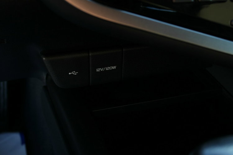 Toyota Camry 2.5 Hybrid e-CTV Comfort F-vat Kamera netto 73902 PLN Gwarancja zdjęcie 25