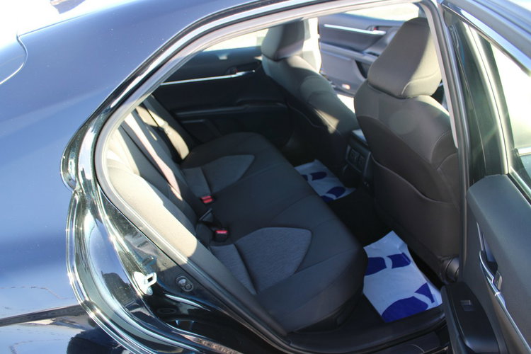 Toyota Camry 2.5 Hybrid e-CTV Comfort F-vat Kamera netto 73902 PLN Gwarancja zdjęcie 27