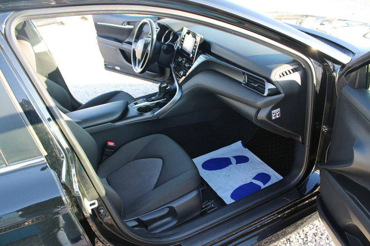 Toyota Camry 2.5 Hybrid e-CTV Comfort F-vat Kamera netto 73902 PLN Gwarancja zdjęcie 28