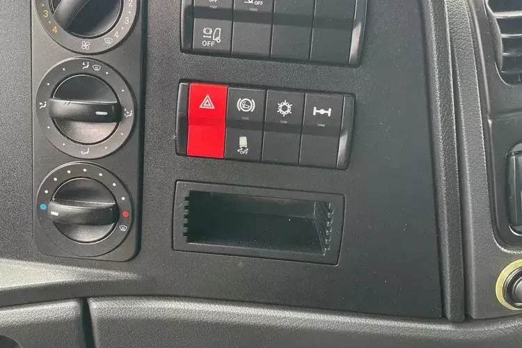 Mercedes ATEGO 818 klima, pneumatyka zdjęcie 9