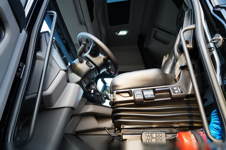 Scania S 500 / RETARDER / KLIMA POSTOJOWA / CAŁA NA PODUSZKACH / ALUFELGI / SKÓRY / zdjęcie 28