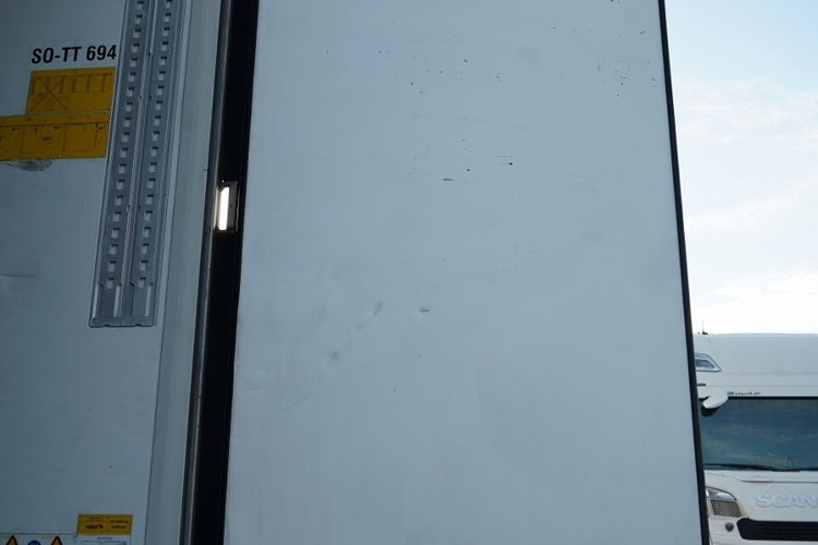 SCHMITZ CARGOBULL / CHŁODNIA / CARRIER VECTOR 1550 / OŚ PODNOSZONA / DOPPELSTOCK / KOSZE NA PALETY   zdjęcie 14