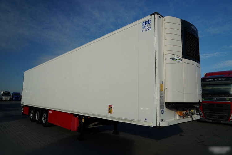 SCHMITZ CARGOBULL / CHŁODNIA / CARRIER VECTOR 1550 / OŚ PODNOSZONA / DOPPELSTOCK / KOSZE NA PALETY   zdjęcie 2