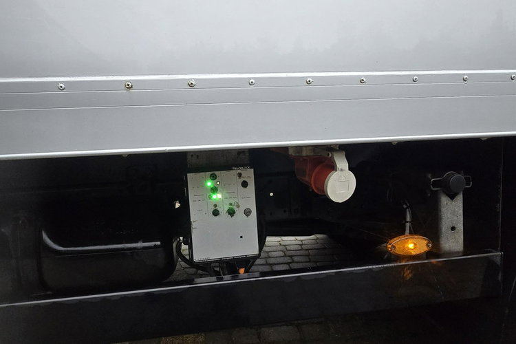 Iveco Daily 65C18 3.0 HI-MATIC / Chłodnia Mroźnia Winda zdjęcie 16