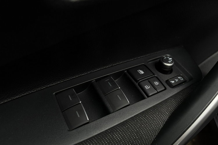 Toyota Corolla 1.8 Hybrid COMFORT TECH, salon Polska, gwarancja, FV23% zdjęcie 16