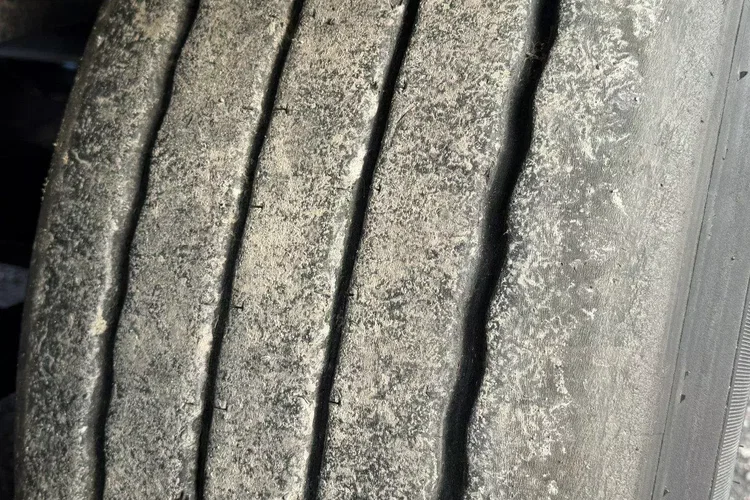 Schmitz Standard Rama Ocynk Oś podnoszona Grudzień 2019r zdjęcie 10