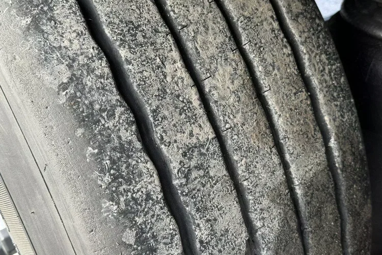 Schmitz Standard Rama Ocynk Oś podnoszona Grudzień 2019r zdjęcie 9