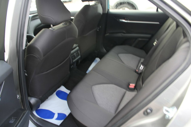 Toyota Camry 2.5 Hybrid e-CTV Comfort F-vat Kamera Gwarancja zdjęcie 12