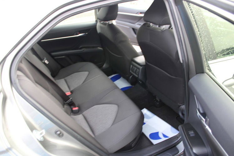 Toyota Camry 2.5 Hybrid e-CTV Comfort F-vat Kamera Gwarancja zdjęcie 27