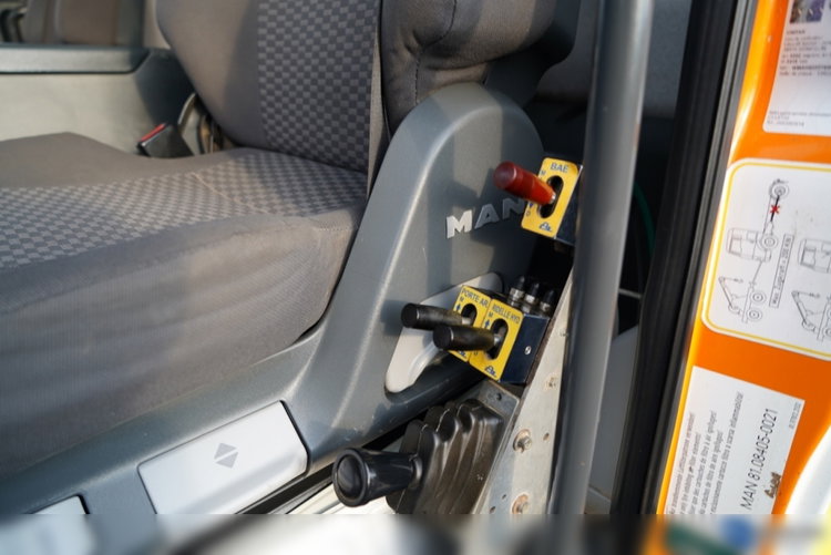 MAN TGA 18.360 / 4X4 / WYWROTKA 2 STRONNA / HYDROKLAPA / HYDROBURTA / CZOŁOWNICA / SPECJALNY / UAL  zdjęcie 31