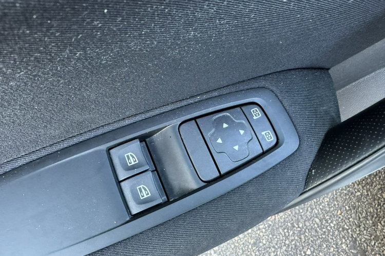 Renault Megane Klimatyzacja, Ele szyby, Ele lusterka, Bluetooth, AUX, USB zdjęcie 15