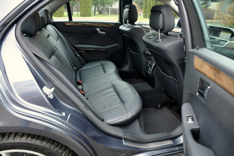 Mercedes E 350 3.0CDI(231KM) AMG Xenon Led Navi Parkt Skóry Szyber El.Fotel Alu18"ASO zdjęcie 20