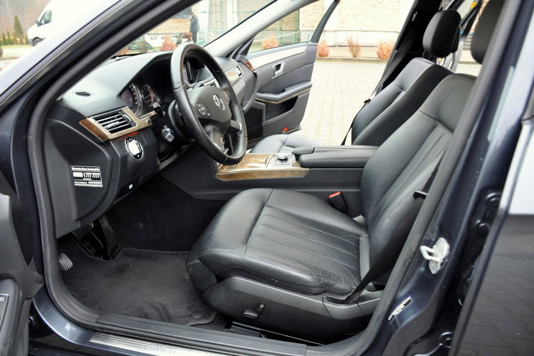 Mercedes E 350 3.0CDI(231KM) AMG Xenon Led Navi Parkt Skóry Szyber El.Fotel Alu18"ASO zdjęcie 23