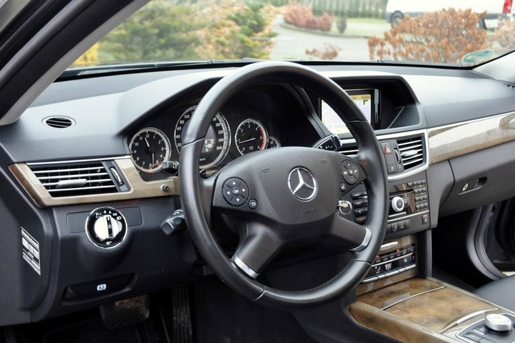 Mercedes E 350 3.0CDI(231KM) AMG Xenon Led Navi Parkt Skóry Szyber El.Fotel Alu18"ASO zdjęcie 24