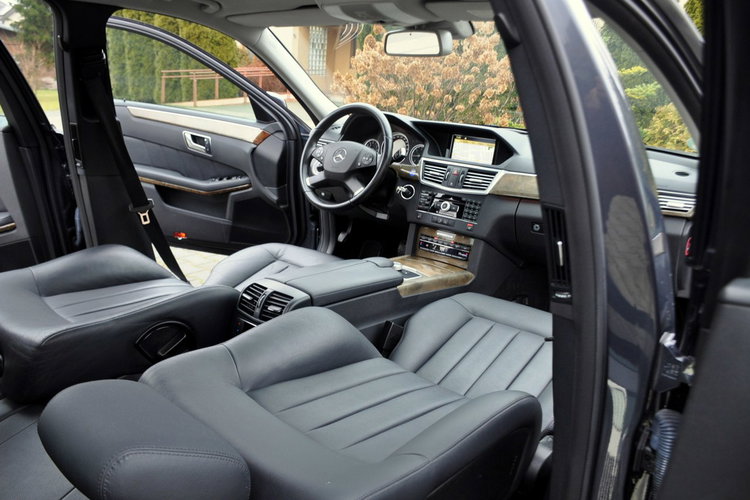 Mercedes E 350 3.0CDI(231KM) AMG Xenon Led Navi Parkt Skóry Szyber El.Fotel Alu18"ASO zdjęcie 26