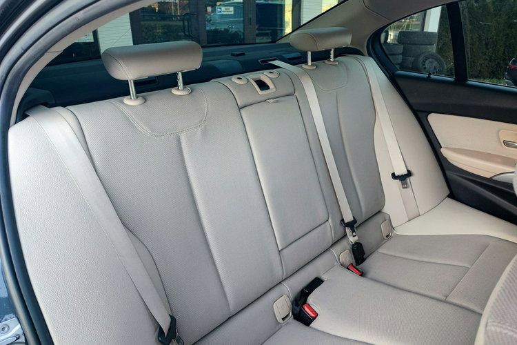 BMW 318 oryginał lakier + automat + serwis zdjęcie 9