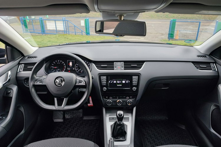Skoda Octavia 1.6 TDI Ambition + serwis ASO zdjęcie 11
