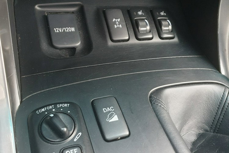 Toyota Land Cruiser 7 Osób. Wyciągarka. Navi. Oryginalne 200tys. km Doinwestowana. zdjęcie 12