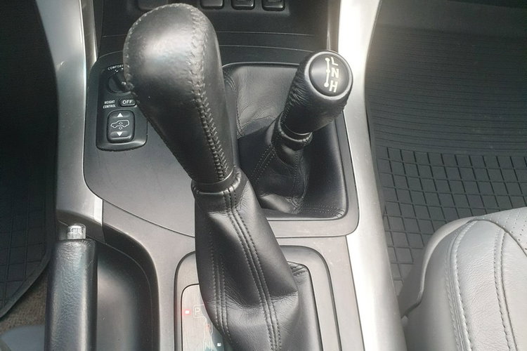 Toyota Land Cruiser 7 Osób. Wyciągarka. Navi. Oryginalne 200tys. km Doinwestowana. zdjęcie 13