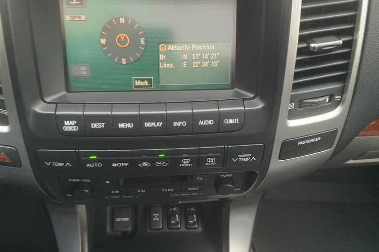 Toyota Land Cruiser 7 Osób. Wyciągarka. Navi. Oryginalne 200tys. km Doinwestowana. zdjęcie 15