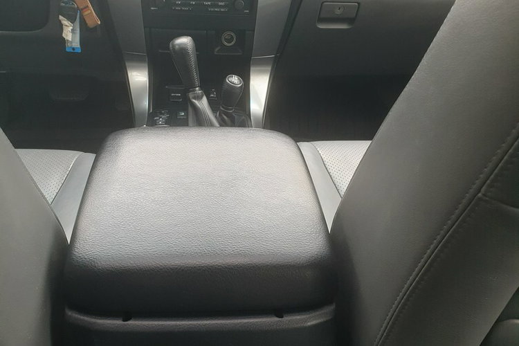 Toyota Land Cruiser 7 Osób. Wyciągarka. Navi. Oryginalne 200tys. km Doinwestowana. zdjęcie 17