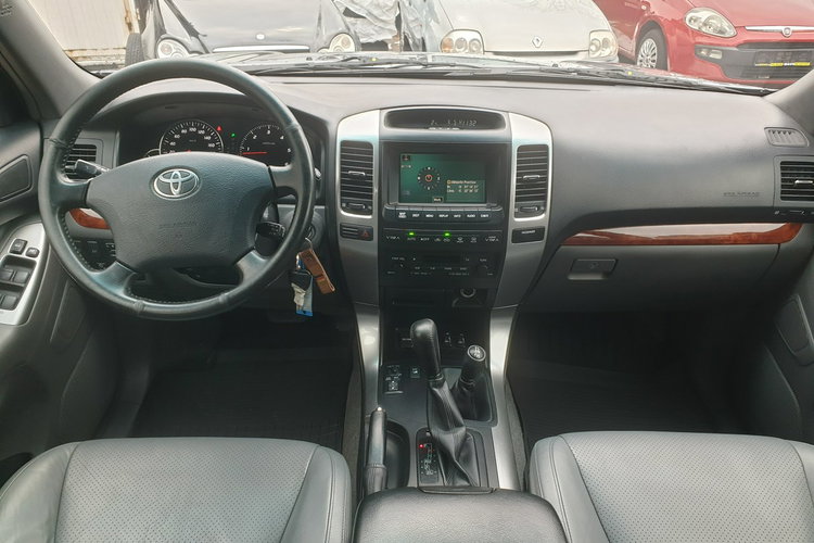 Toyota Land Cruiser 7 Osób. Wyciągarka. Navi. Oryginalne 200tys. km Doinwestowana. zdjęcie 18