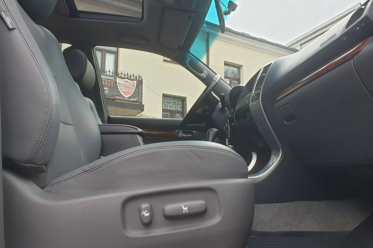 Toyota Land Cruiser 7 Osób. Wyciągarka. Navi. Oryginalne 200tys. km Doinwestowana. zdjęcie 28