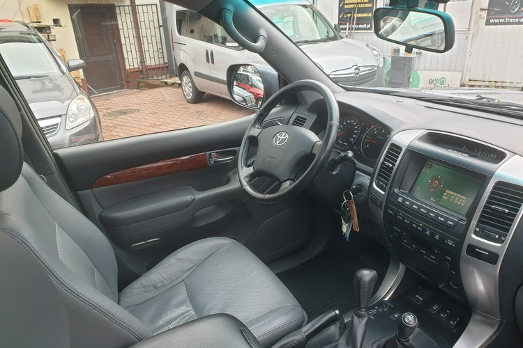 Toyota Land Cruiser 7 Osób. Wyciągarka. Navi. Oryginalne 200tys. km Doinwestowana. zdjęcie 29
