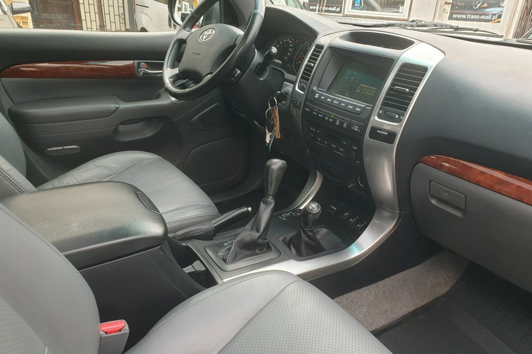 Toyota Land Cruiser 7 Osób. Wyciągarka. Navi. Oryginalne 200tys. km Doinwestowana. zdjęcie 30