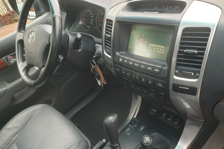 Toyota Land Cruiser 7 Osób. Wyciągarka. Navi. Oryginalne 200tys. km Doinwestowana. zdjęcie 31