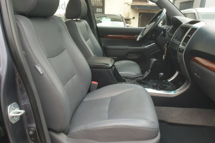 Toyota Land Cruiser 7 Osób. Wyciągarka. Navi. Oryginalne 200tys. km Doinwestowana. zdjęcie 32