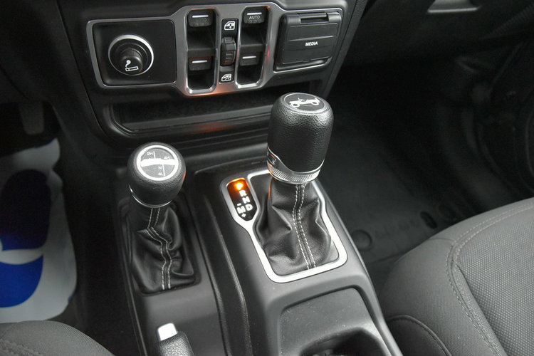 Jeep Wrangler UNLIMITED Sahara 2.0 272KM 2019r. 4x4 Polski SALON zdjęcie 10