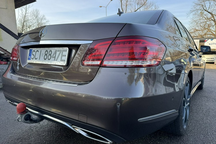 Mercedes E 250 LIFT, Ele bagażnik, Ele szyby, Ele lusterka, 2 kpl. kół, Roleta zdjęcie 12