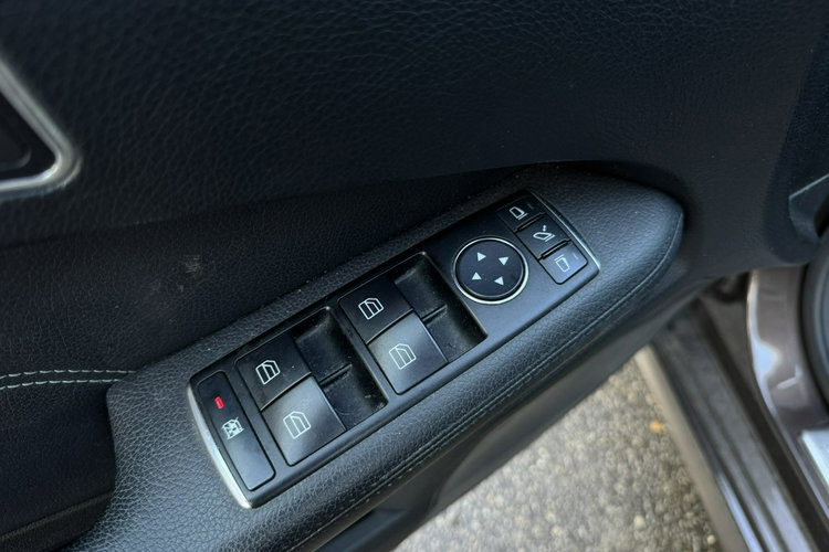 Mercedes E 250 LIFT, Ele bagażnik, Ele szyby, Ele lusterka, 2 kpl. kół, Roleta zdjęcie 16