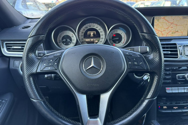 Mercedes E 250 LIFT, Ele bagażnik, Ele szyby, Ele lusterka, 2 kpl. kół, Roleta zdjęcie 19