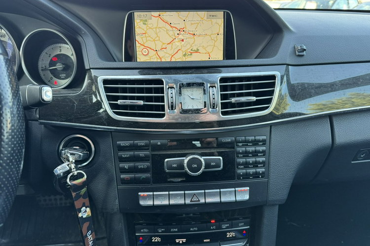 Mercedes E 250 LIFT, Ele bagażnik, Ele szyby, Ele lusterka, 2 kpl. kół, Roleta zdjęcie 21