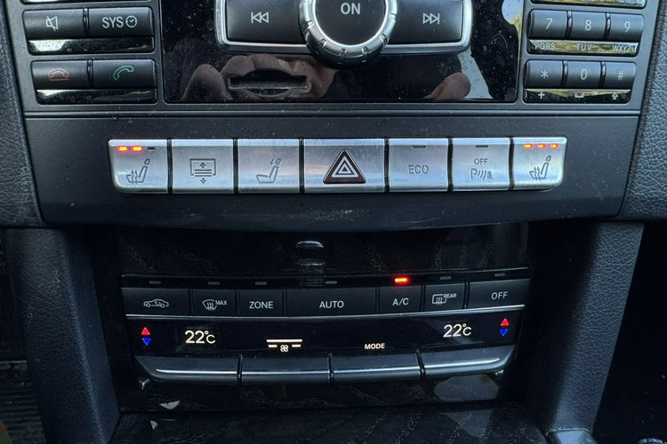 Mercedes E 250 LIFT, Ele bagażnik, Ele szyby, Ele lusterka, 2 kpl. kół, Roleta zdjęcie 26