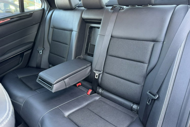 Mercedes E 250 LIFT, Ele bagażnik, Ele szyby, Ele lusterka, 2 kpl. kół, Roleta zdjęcie 29