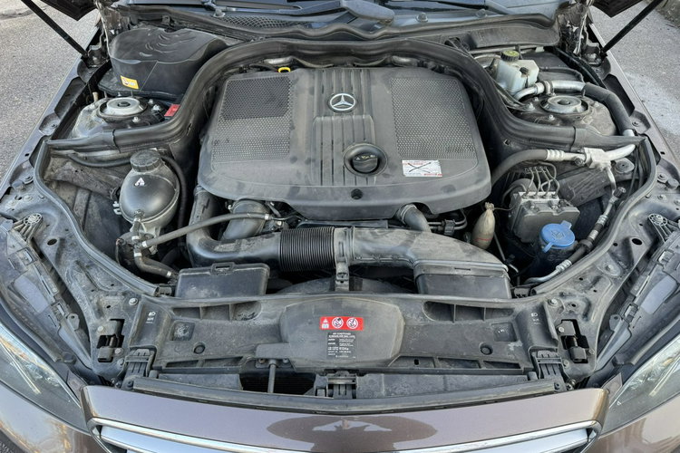 Mercedes E 250 LIFT, Ele bagażnik, Ele szyby, Ele lusterka, 2 kpl. kół, Roleta zdjęcie 31