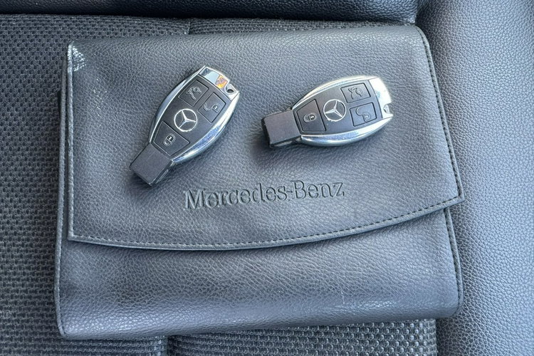 Mercedes E 250 LIFT, Ele bagażnik, Ele szyby, Ele lusterka, 2 kpl. kół, Roleta zdjęcie 32