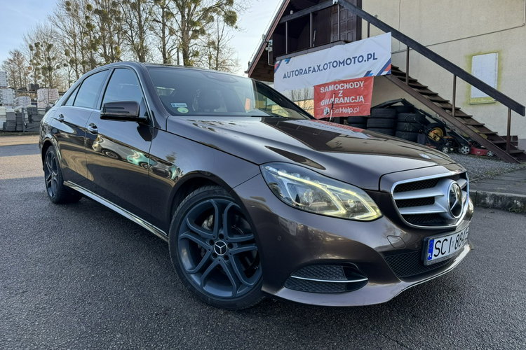 Mercedes E 250 LIFT, Ele bagażnik, Ele szyby, Ele lusterka, 2 kpl. kół, Roleta zdjęcie 4