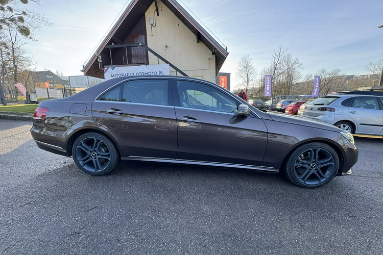 Mercedes E 250 LIFT, Ele bagażnik, Ele szyby, Ele lusterka, 2 kpl. kół, Roleta zdjęcie 6